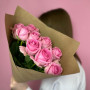 9 розовых роз